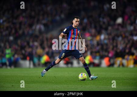 Barcellona, ESP. 10th Apr, 2023. FC BARCELONA vs GIRONA FC 10 aprile 2023 Sergio Busquets (5) del FC Barcelona durante la partita tra FC Barcelona e Girona FC corrispondente al ventotto giorno di la Liga Santander al Camp Nou di Spotify a Barcellona, Spagna. Credit: Rosdemora/Alamy Live News Foto Stock