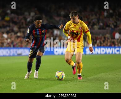 Sabadell, Barcellona, Spagna. 10th Apr, 2023. Barcellona Spagna 10.04.2023 Alejandro Balde (FC Barcelona) e Valery Fernandez (Girona FC) si battono per la palla durante la Liga Santander tra FC Barcelona e Girona FC a Camp Nou il 10 aprile 2023 a Barcellona. (Credit Image: © Xavi Urgeles/ZUMA Press Wire) SOLO PER USO EDITORIALE! Non per USO commerciale! Credit: ZUMA Press, Inc./Alamy Live News Foto Stock