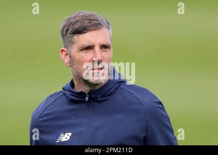 Dagenham e Redbridge managerÊBen Strevens durante Dagenham & Redbridge vs Chesterfield, Vanarama National League Football al Chigwell Constructio Foto Stock