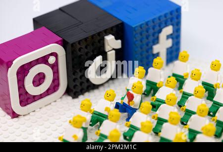 ogni online attira l'attenzione sui diversi social media Foto Stock