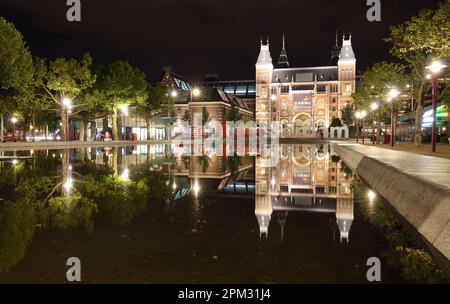 Amsterdam, Paesi Bassi - 15 agosto 2017: il Rijksmuseum Amsterdam museum area con le parole che ho AMSTERDAM in Amsterdam, Paesi Bassi. Foto Stock