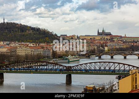 vie dalla collina del castello di Vysehrad su Praga Foto Stock