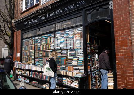 Libreria tradizionale indipendente, situata sui Ranelagh Gardens, Putney Bridge, Londra sud-occidentale, Inghilterra, Regno Unito Foto Stock