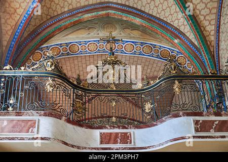 Francia, Gers, Boulaur, abbazia cistercense di San Marie, la chiesa abbaziale, porte in ferro battuto del coro anteriore Foto Stock