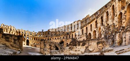 El Jem, Tunisia, 10 gennaio 2023: Rovine di un grande anfiteatro romano a El Jem Foto Stock