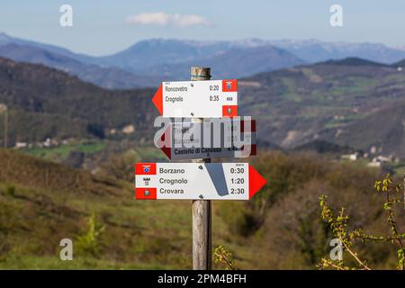 cartello sentiero in montagna Foto Stock