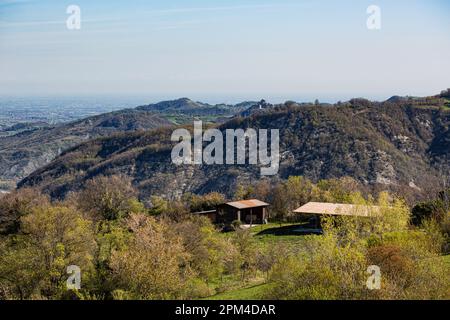 Villaggio rurale nell'Appennino Emiliano Toscano Foto Stock