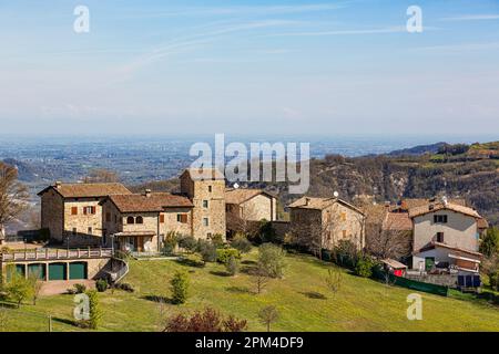 Villaggio rurale nell'Appennino Emiliano Toscano Foto Stock