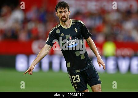 Luca de la Torre di RC Celta de Vigo durante la partita della Liga tra il Sevilla FC e il RC Celta si è giocato allo Stadio Sanchez Pizjuan il 7 aprile 2023 a Siviglia, Spagna. (Foto di Antonio Pozo / PRESSIN) Foto Stock