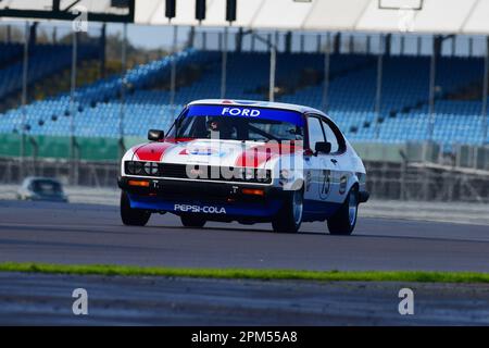 Jonathan White, Ford Capri 3 litri S, un'ora di corse per una griglia che unisce lo storico Touring Car Challenge, HTCC, il Tony Dron Trophy per Tourin Foto Stock