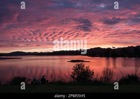 Tramonto sul fiume Tairua, Tairua, Isola del Nord, Nuova Zelanda Foto Stock