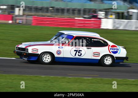 Jonathan White, Ford Capri 3 litri S, un'ora di corse per una griglia che unisce lo storico Touring Car Challenge, HTCC, il Tony Dron Trophy per Tourin Foto Stock