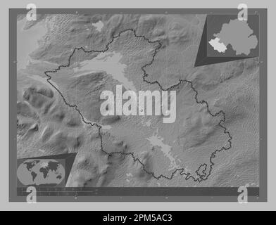 Fermanagh, regione dell'Irlanda del Nord. Mappa in scala di grigi con laghi e fiumi. Mappe delle posizioni ausiliarie degli angoli Foto Stock