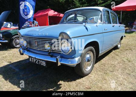 Un Hillman Super Minx del 1964 parcheggiato in mostra al 47th Historic Vehicle Gathering, Powderham, Devon, Inghilterra, Regno Unito. Foto Stock