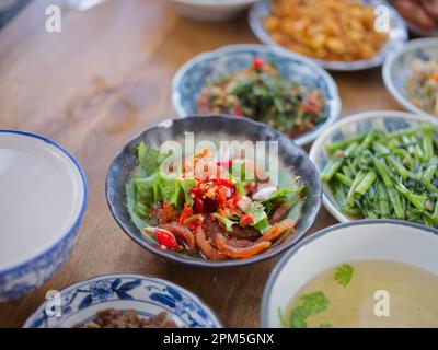 Gruel di riso e contorno . Concetto di colazione IN STILE TAILANDESE Foto Stock