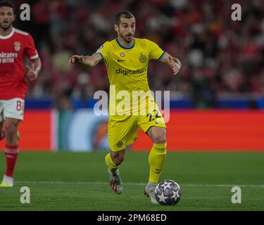 Lisbona, Portogallo. 11th Apr, 2023. Estadio da Luz, Lisbona, Portogallo, 11th 2023 aprile: Henrikh Mkhitaryan del FC Internazionale Milano durante il round della UEFA Europa League di 8 prima tappa tra SL Benfica e Inter de Milão a Estádio da Luz il 11 aprile 2023 a Lisbona, Portogallo. (Foto di Pedro Loureiro/SPP) (Pedro Loureiro/SPP) Credit: SPP Sport Press Photo. /Alamy Live News Foto Stock