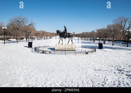 Statua equestre della Regina Elisabetta II presso l'edificio legislativo Saskatchewan a Regina, Saskatchewan, Canada Foto Stock