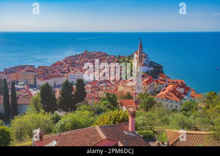 Pirano: Vista panoramica aerea della Città Vecchia e del Mare Adriatico. Slovenia Foto Stock