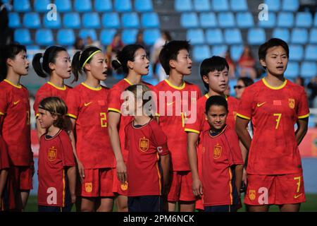 Ibiza, Spagna. 11th Apr, 2023. I giocatori della Cina si allineano prima della partita internazionale di calcio amichevole tra Spagna e Cina allo stadio Estadi Can Misses di Ibiza, Spagna, il 11 aprile 2023. Credit: Meng Dingbo/Xinhua/Alamy Live News Foto Stock