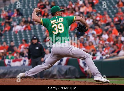 Baltimora, Stati Uniti. 11th Apr, 2023. BALTIMORA, MD - APRILE 11: L'atletica di Oakland inizia il lanciatore Kyle Muller (39) sul tumulo durante una partita di MLB tra i Baltimore Orioles e gli Oakland Athletics il 11 Aprile 2023, all'Orioles Park a Camden Yards, a Baltimora, Maryland. (Foto di Tony Quinn/SipaUSA) Credit: Sipa USA/Alamy Live News Foto Stock