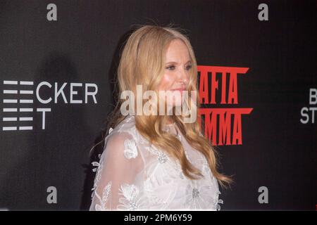 NEW YORK, NEW YORK - 11 APRILE: Toni Collette partecipa alla proiezione 'Mafia Mamma' di New York all'AMC Lincoln Square Theater il 11 aprile 2023 a New York City. Credit: Ron Adar/Alamy Live News Foto Stock