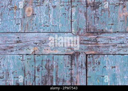 Scalpato in legno blu teal con sfondo a trama di graffette Foto Stock