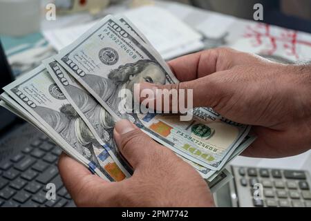 Centinaia di dollari americani. Concetto di business e finanza Foto Stock