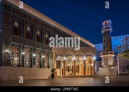 Splendida vista notturna della Moschea di Katara. Popolare destinazione turistica a Katara Qatar Foto Stock