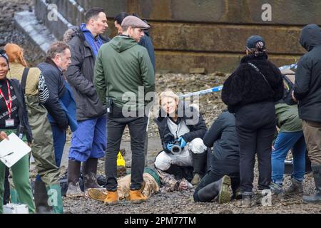 Silent Witness Films sulle rive del Tamigi a Londra. Foto Stock