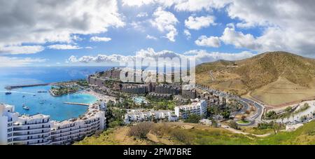 Paesaggio con Anfi beach e resort, Gran Canaria, Spagna Foto Stock