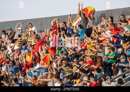 Ibiza, Spagna. 11th Apr, 2023. I sostenitori della Spagna fanno ondate messicane durante il gioco amichevole internazionale delle donne tra la Spagna e la Cina a Can Misses a Ibiza, Spagna. (/SPP) Credit: SPP Sport Press Photo. /Alamy Live News Credit: SPP Sport Press Photo. /Alamy Live News Foto Stock