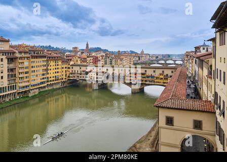 Ponte Vecchio sul fiume Arno, Firenze, Toscana, Italia Foto Stock