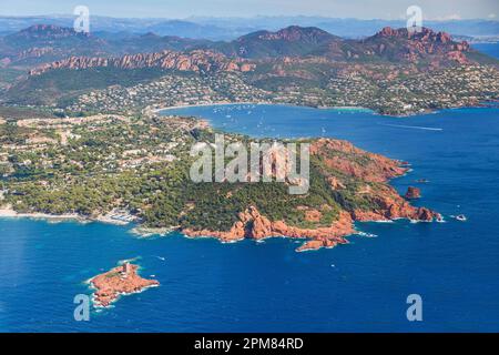 Francia, Var, Esterel corniche, Saint Raphael, Ile d'o isola vista dal capo Dramont (aeriel view) Foto Stock