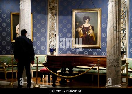 Italia, Lombardia, Milano, Piazza della Scala, museo del teatro lirico italiano la Scala inaugurata nel 1778 e progettata dall'architetto Giuseppe Piermarini Foto Stock
