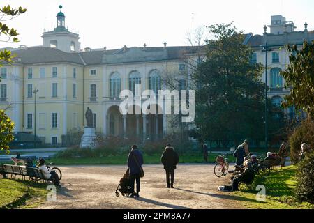 Italia, Lombardia, Milano, i giardini Indro Montanelli sono il primo parco pubblico creato a Milano tra il 1782 e il 1786, su progetto dell'architetto Giuseppe Piermarini Foto Stock