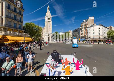 Francia, Parigi, Tour de France, ultima tappa del Tour de France 2022, rotta della tappa a bordo di un veicolo Krys dalla carovana pubblicitaria, Alesia Foto Stock