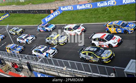 Longfield, Regno Unito. 12th Apr, 2023. Brands Hatch Circuit, Longfield, Kent, Regno Unito il 12 aprile 2023. Concorrenti del Campionato britannico di auto da turismo (BTCC) Kwik Fit 2023 lancio stagionale al Brands Hatch Circuit di Longfield, Kent, Regno Unito il 12 aprile 2023. Credit: Francis Knight/Alamy Live News Foto Stock