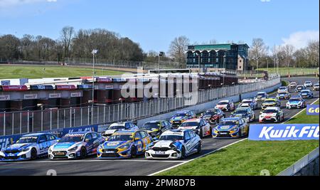 Longfield, Regno Unito. 12th Apr, 2023. Brands Hatch Circuit, Longfield, Kent, Regno Unito il 12 aprile 2023. Concorrenti del Campionato britannico di auto da turismo (BTCC) Kwik Fit 2023 lancio stagionale al Brands Hatch Circuit di Longfield, Kent, Regno Unito il 12 aprile 2023. Credit: Francis Knight/Alamy Live News Foto Stock