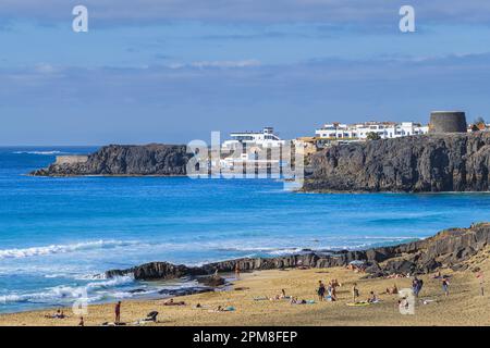 Spagna, Isole Canarie, Fuerteventura, El Cotillo, Piedra Playa, Castillo El Toston sullo sfondo Foto Stock