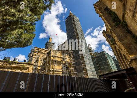 Moschea di Selimiye, ex St Cattedrale di Sophia a Nicosia. Costruito in stile gotico tra il 1208 e il 1326. Fu la chiesa dell'incoronazione dei re Luisignani e un importante edificio dell'architettura francese nel Medioevo. Gli Ottomani più tardi aggiunsero due Marette. Chiuso nel 2023 per lavori di restauro. Comune di Nicosia, Cipro Foto Stock