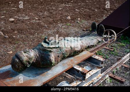 Kohav HaYarden, Israele 24 dicembre 2022 sculture dell'artista Yigal Tumarkin, accanto alle rovine della fortezza di Belvoir. Parco Nazionale di Kohav HaYarden Foto Stock