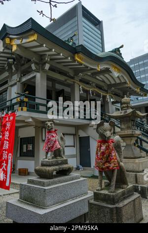 Osaka, Giappone - 21 marzo 2023: Il Santuario di Namba è un santuario shintoista nel quartiere di Dotonbori di Osaka, Giappone. Foto Stock