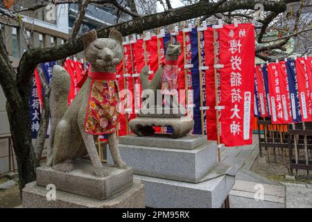 Osaka, Giappone - 21 marzo 2023: Il Santuario di Namba è un santuario shintoista nel quartiere di Dotonbori di Osaka, Giappone. Foto Stock