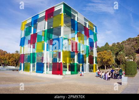 Cubo di vetro multicolore al Centro d'Arte Pompidou, Muelle uno, Malaga, Andalusia, Costa del Sol, Spagna, Europa Foto Stock