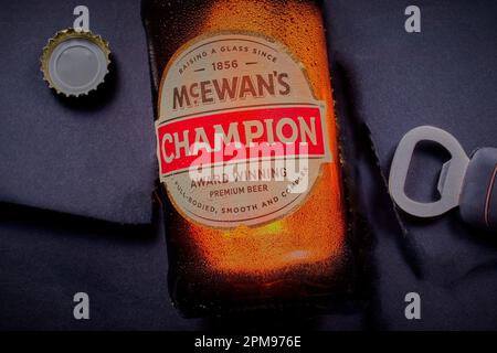 Mansfield, Nottingham, Regno Unito: Immagine del prodotto Studio di una bottiglia di birra Mcewans Champion. Foto Stock