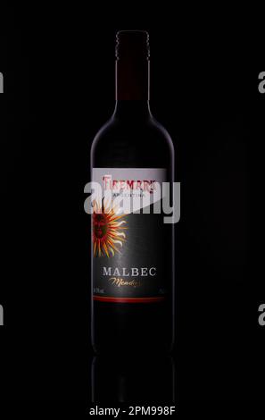 Mansfield, Nottingham, Regno Unito: Immagine del prodotto Studio di una bottiglia di vino Firemark Malbec venduta nei negozi Tesco. Foto Stock