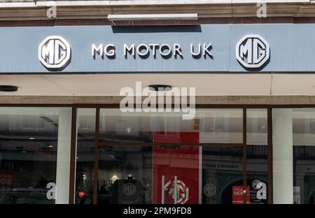 Londra. UK- 04.09.2023. Il nome e il logo della filiale al dettaglio di MG Motors UK a Piccadilly. Foto Stock