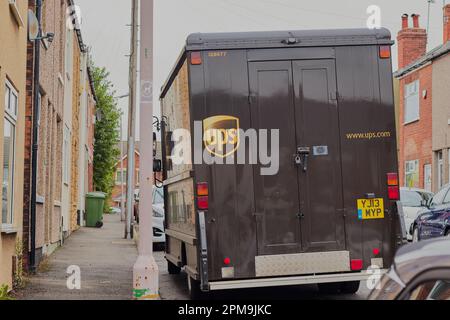 Mansfield, Nottingham, Regno Unito: Scatto di un furgone UPS parcheggiato in strada. Foto Stock