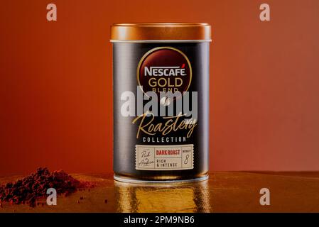 Mansfield, Nottingham, Regno Unito: Immagine del prodotto in studio del caffè istantaneo Nescafe Gold Blend Roasting Collection. Foto Stock