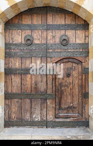 La piazza e la vecchia moschea di Deir el Qamar, Libano Foto Stock